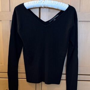 LINDA ALLARD ELLEN TRACY Elegant Black V-Neck Sweater. Wool/silk blend. In EUC.